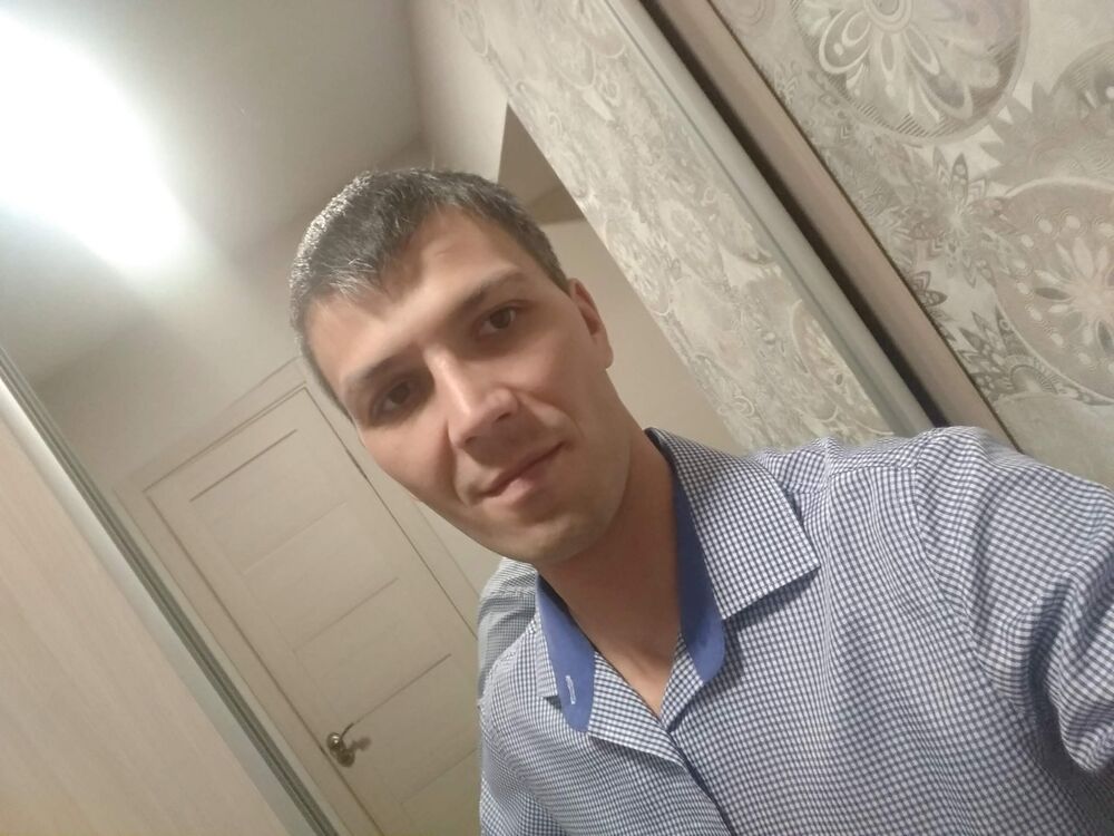  28640268  Roman, 40 ,    