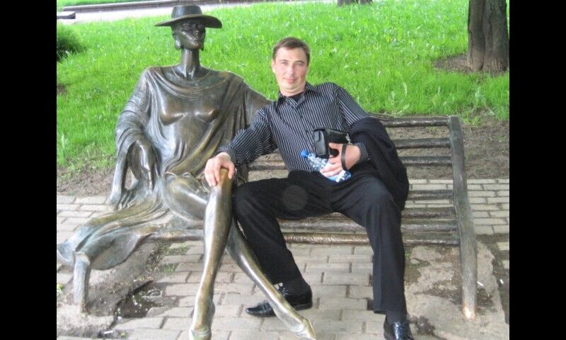  25827528  Viktor, 53 ,    