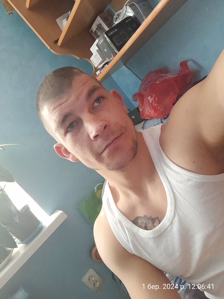  41705418  Urii, 32 ,    
