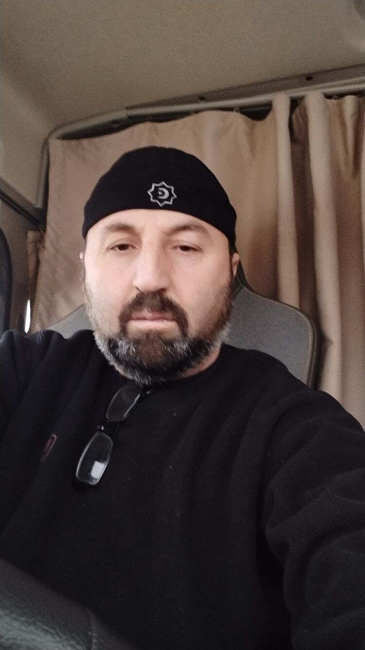  51645328  Sah, 49 ,    