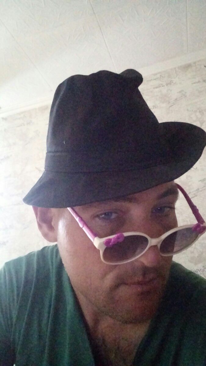  ,   Amigo, 46 ,  