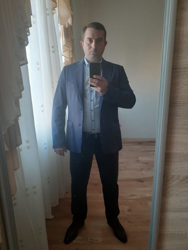  22179388  Viktor, 37 ,    