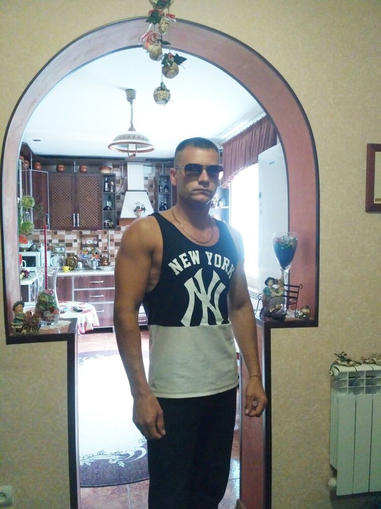  9692498  Oleg, 41 ,    