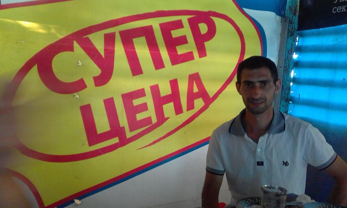  12882228  Araik, 37 ,    