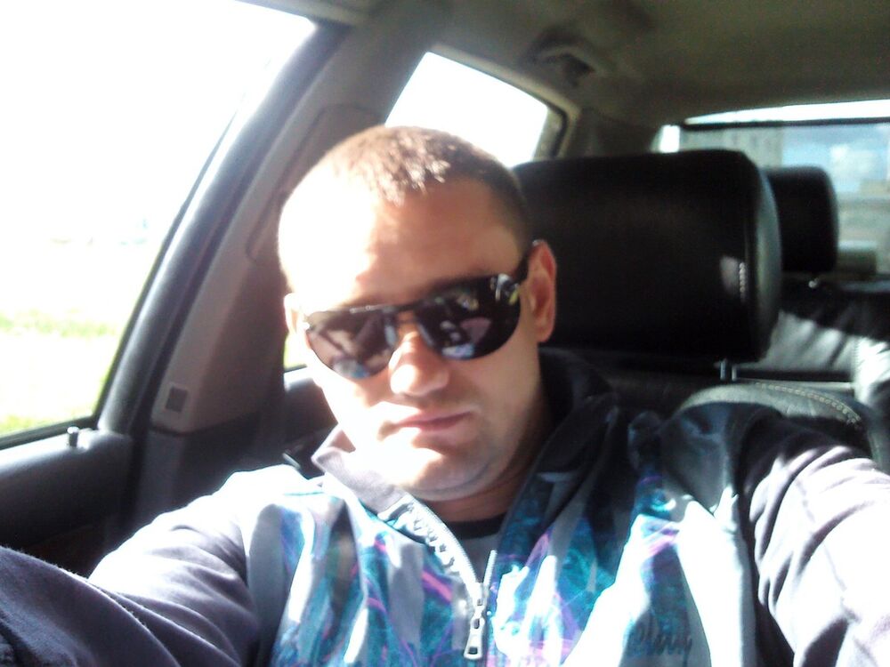  18366858  Nik, 40 ,    