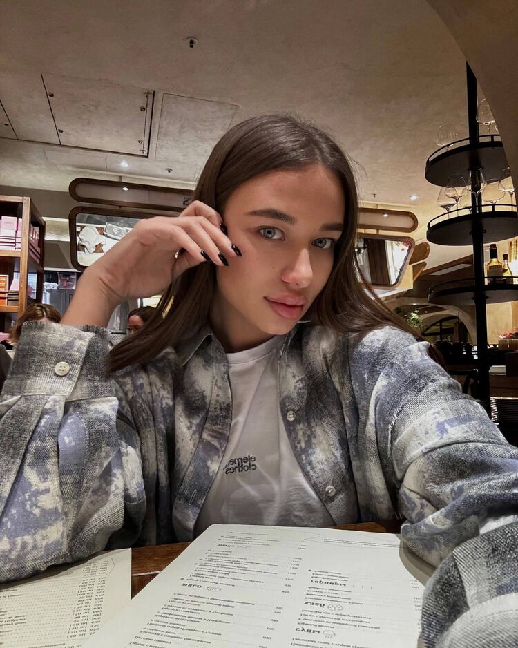  52066638  Anya, 35 ,    