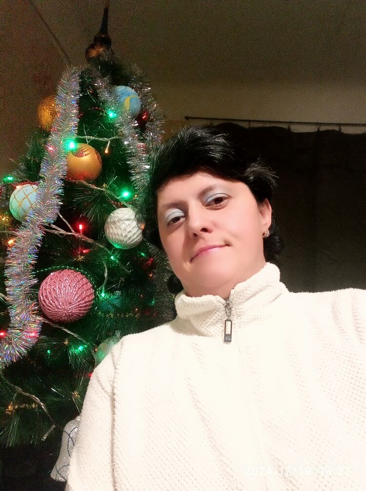  48345348  Maria, 43 ,    