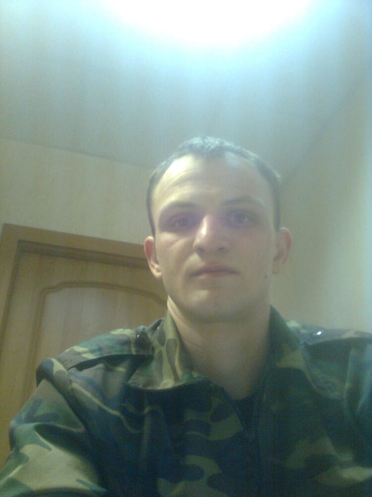  4648098  Pavel, 42 ,    