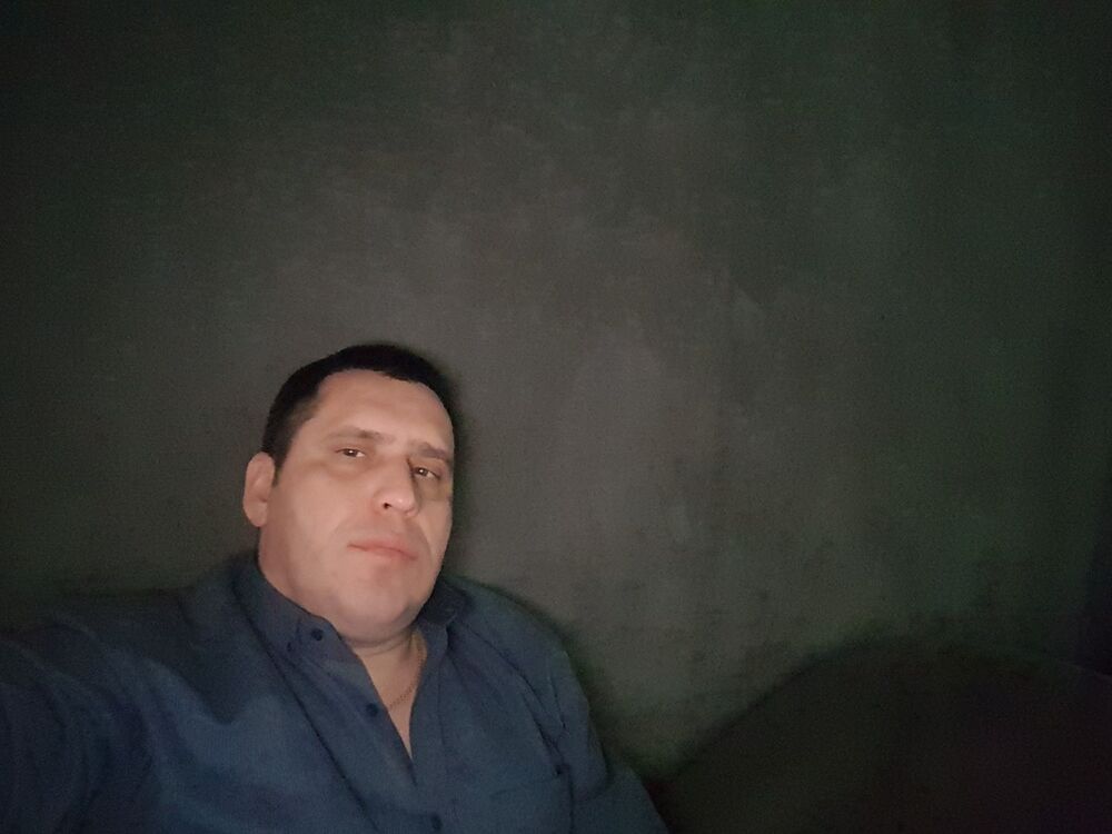  14379798  Aleks, 49 ,    