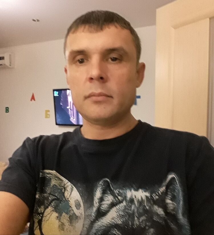  17951198  Volodya, 46 ,    