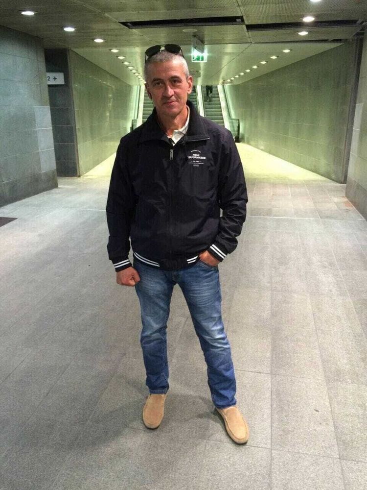  28484188  Bobi, 52 ,    