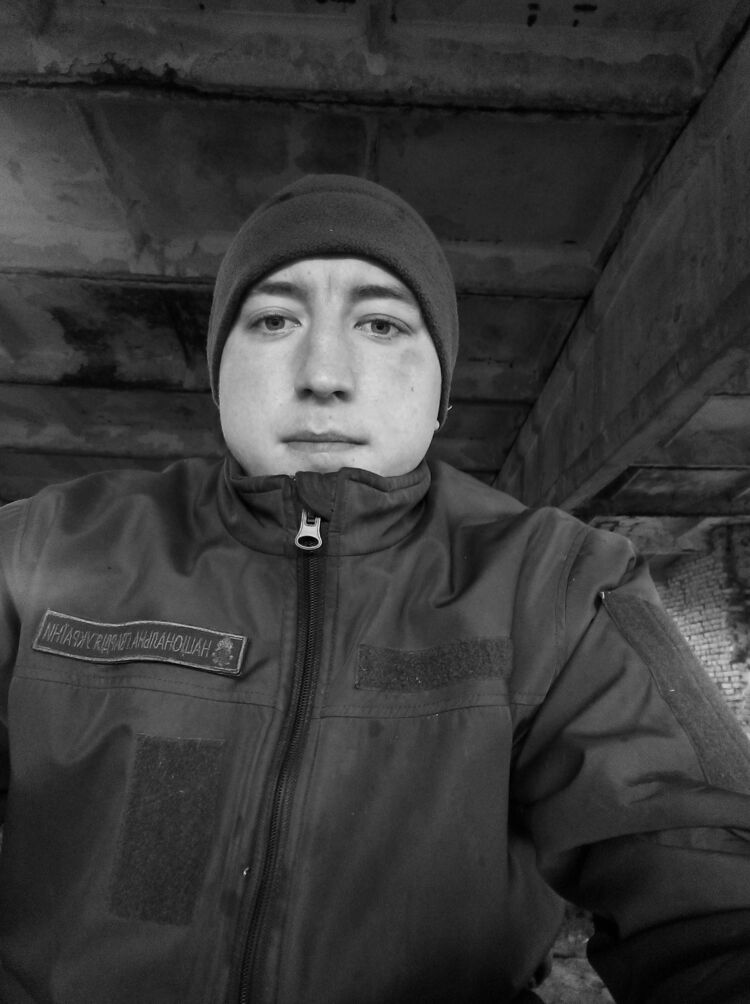  41532808  , 23 ,    