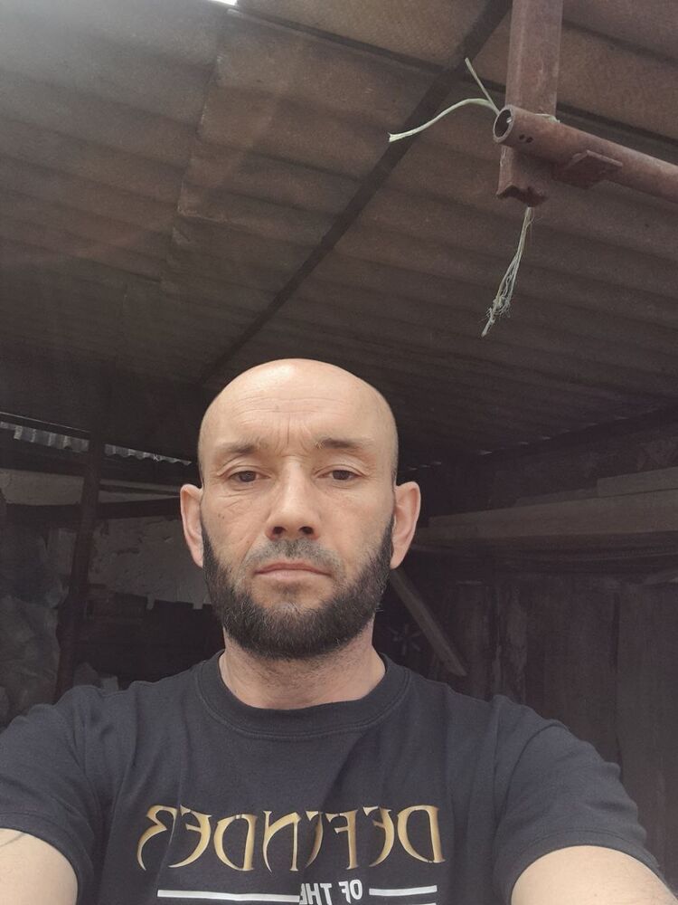  37100928  Pavel, 44 ,    