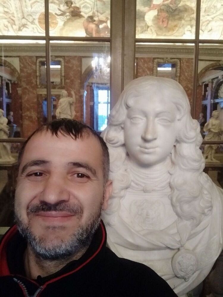  ,   Aleks, 46 ,   ,   