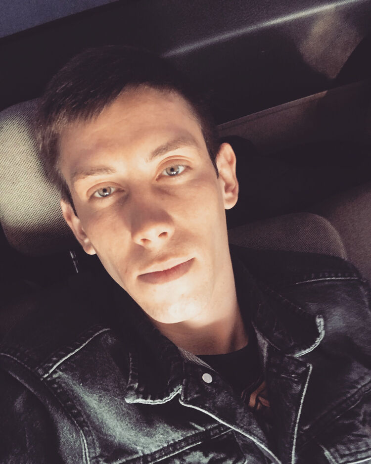  26737978  Maksim, 28 ,    