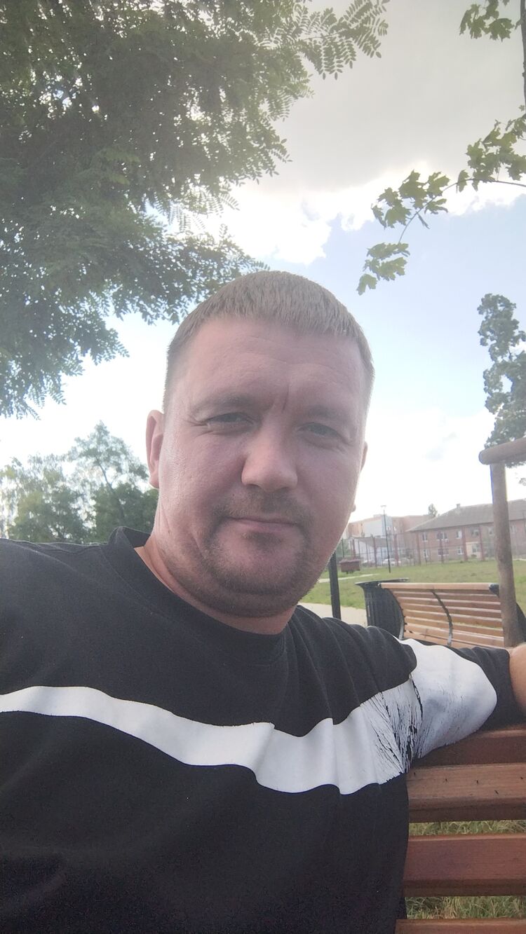  47436248  Artem, 37 ,     