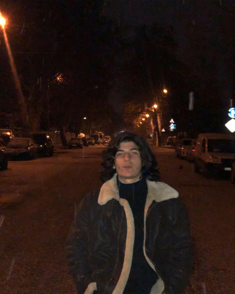  32995648  Olegi, 21 ,    