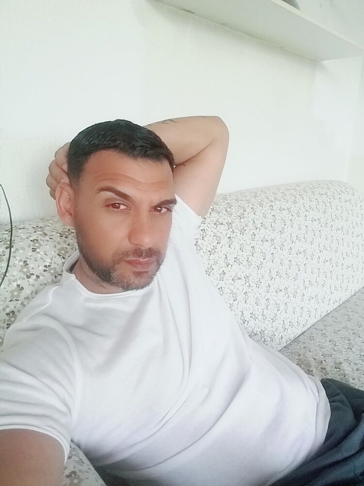  17794208  Slavi, 47 ,    