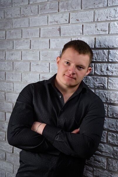  31660658  Roman, 32 ,    -