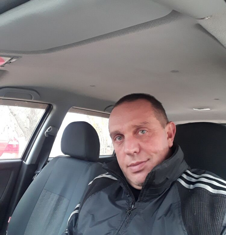  21690458  Dimitris, 52 ,    