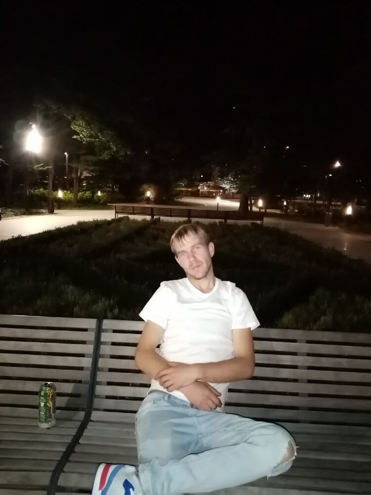  24117038  Vitalii, 34 ,    