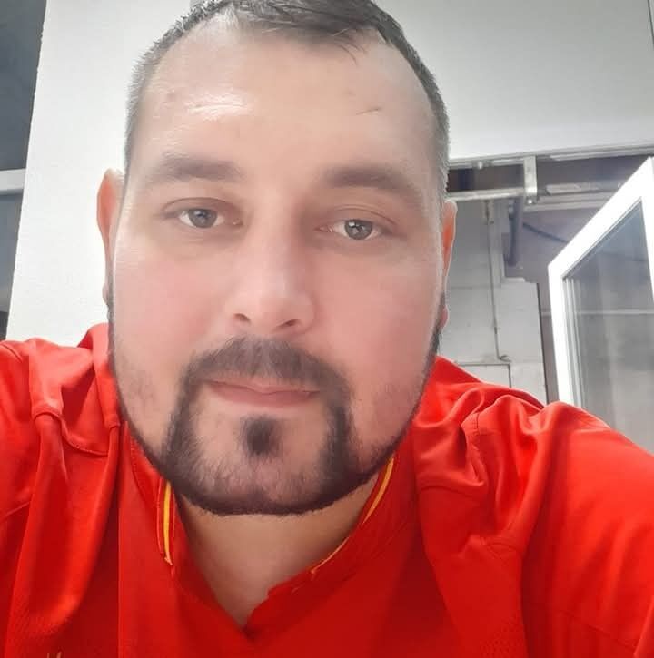  52485808  , 33 ,    