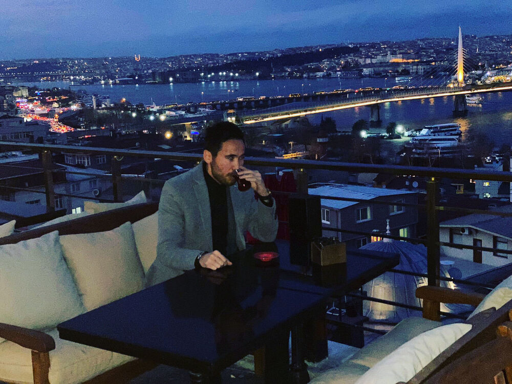  24707208  Ikram, 40 ,    