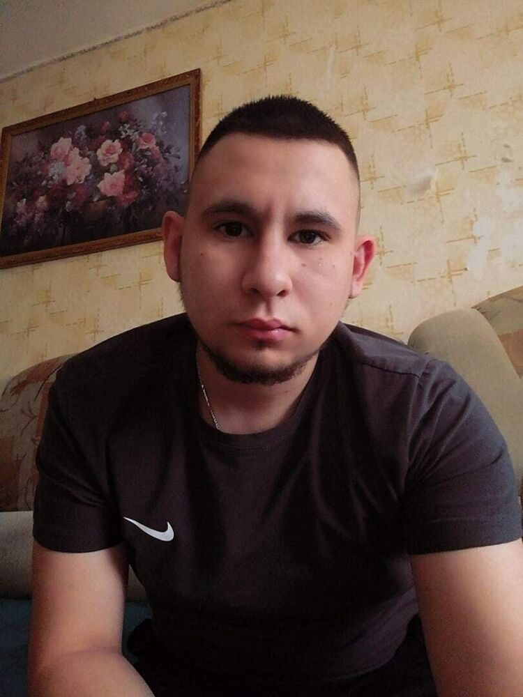  39220318  Mikhail, 24 ,    