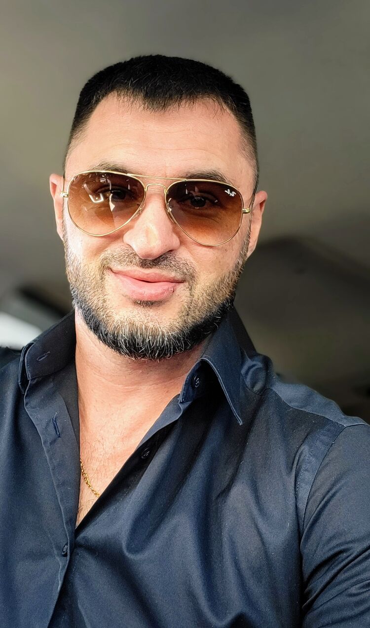  53748498  Viktor, 37 ,    