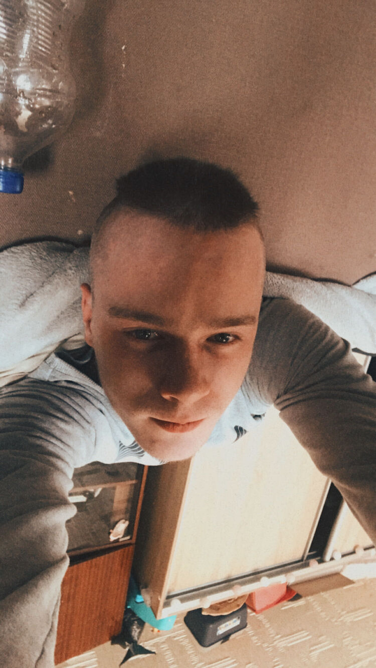  ,   Lauris, 24 ,     , c 