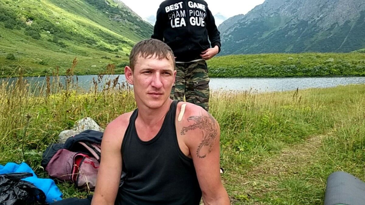  9832538  Vladimir, 42 ,    