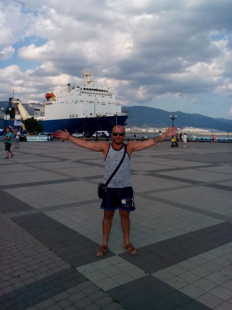  ,   Vovik, 42 ,   ,   , c , 