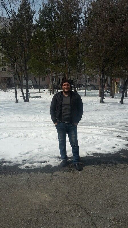  ,   Armen, 37 ,   ,   