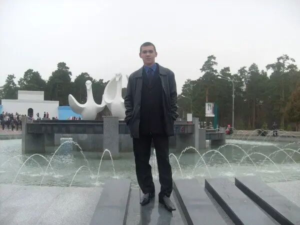  36557478  Viktor, 37 ,    