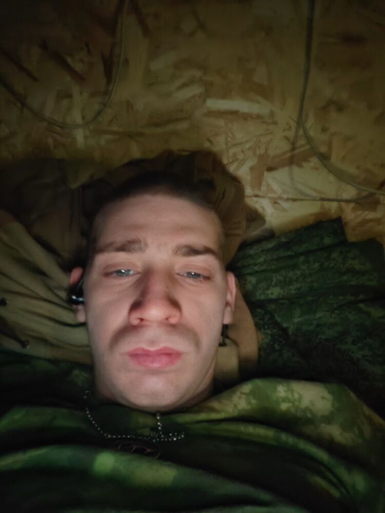  53822798  Denis, 24 ,    