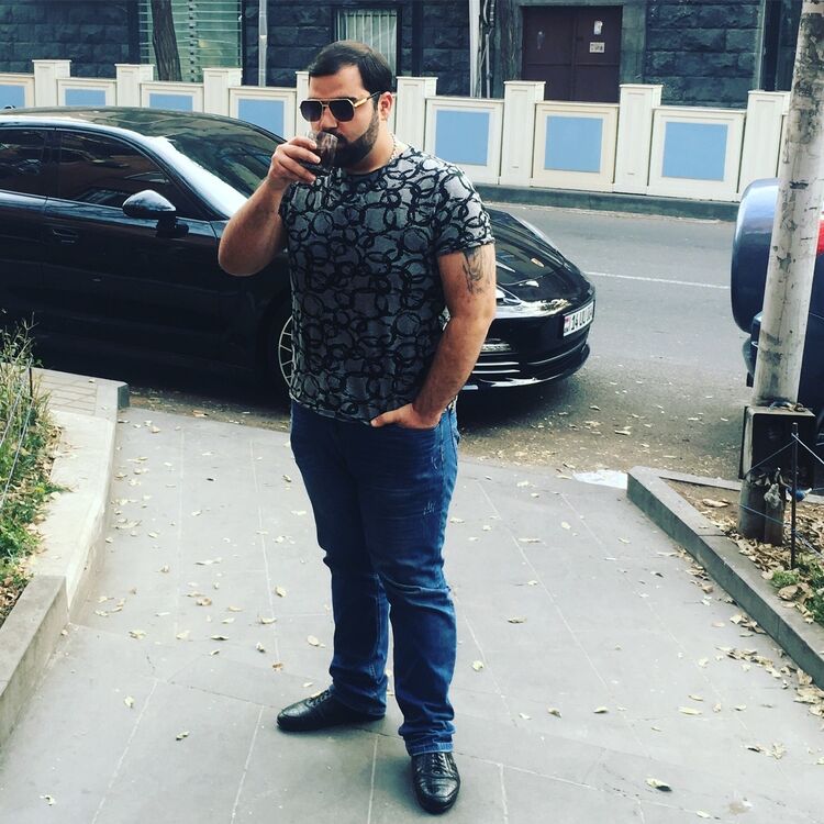  18592068  Hayk, 33 ,    
