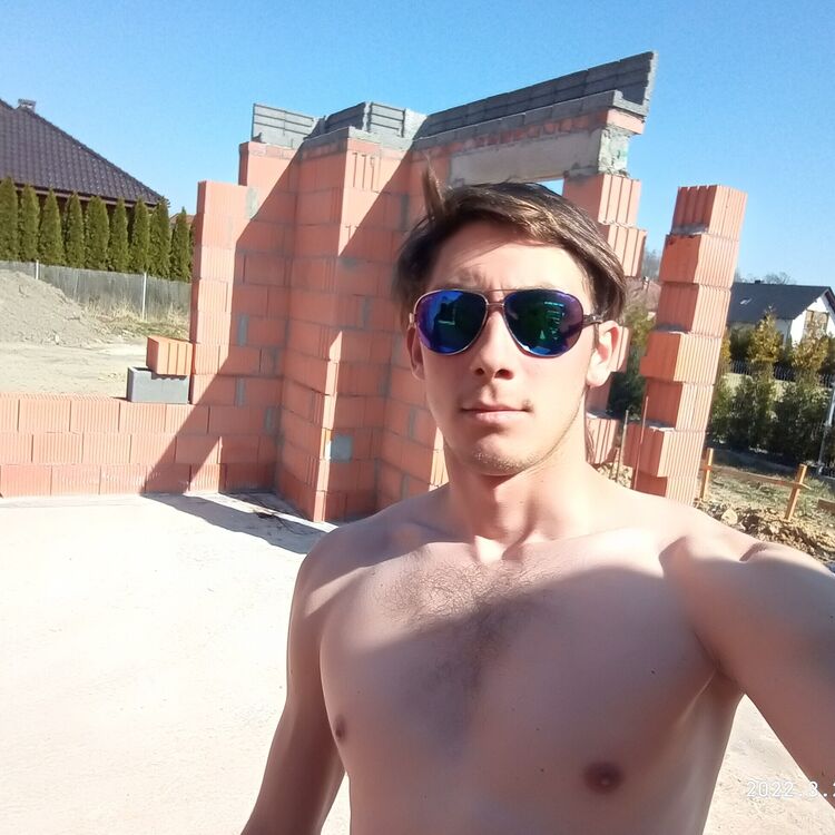  28872308  Denis, 25 ,    