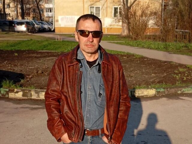  53799518  Viktor, 41 ,    