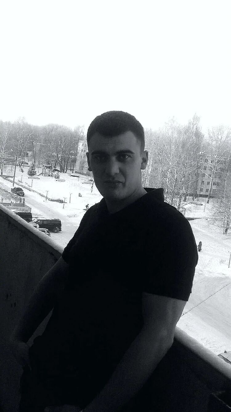  43234028  Viktor, 42 ,    