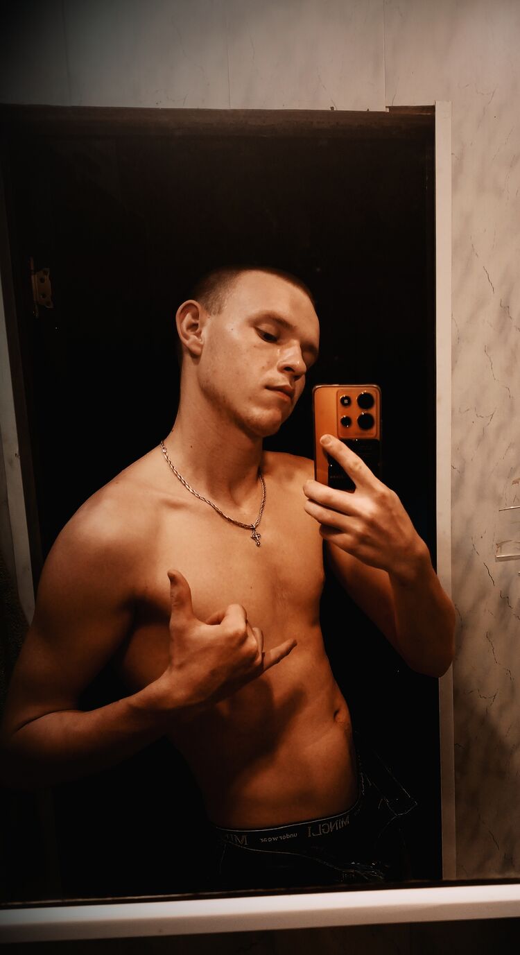  44018558  , 21 ,    