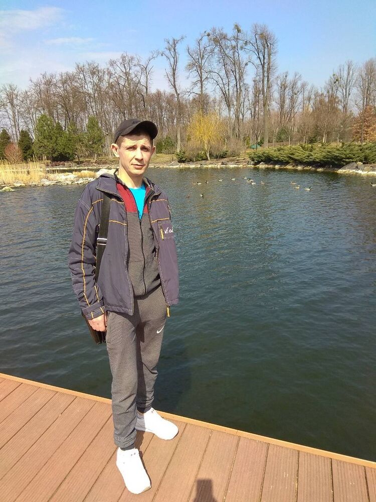  ,   Viktor, 41 ,   ,   , c , 
