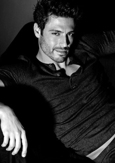  ,   A h m e d, 39 ,   ,   
