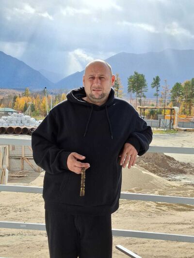  ,   Viktor, 45 ,   ,   