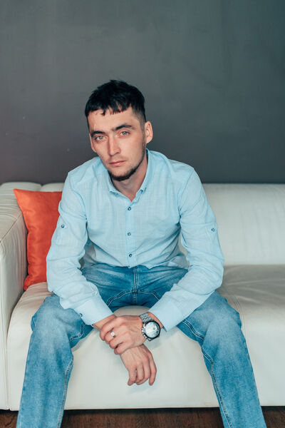  ,   Viktor, 33 ,   ,   