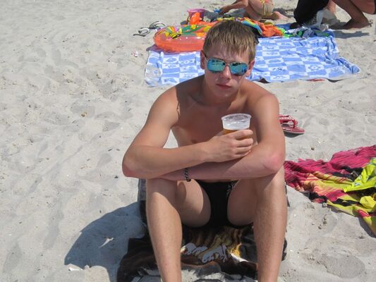  ,   Artem, 29 ,   