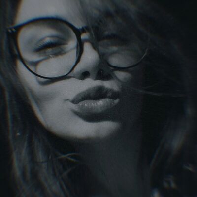  ,   Julia, 31 ,   ,   