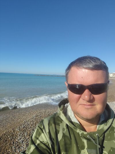  Lyon 02,   Yuriy, 44 ,   ,   , c , 