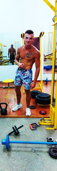  ,   Taras, 25 ,   