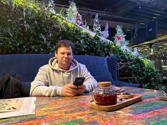  -,   Pavel, 37 ,     , c 
