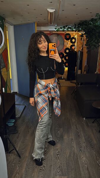  ,   Zizi, 33 ,     , c 